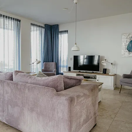 Apartment De Zeeparel By Interhome